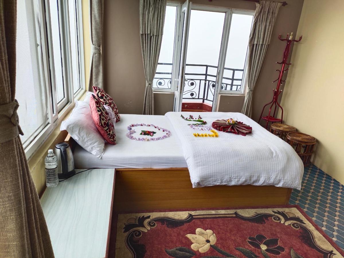 Hotel High Ground Inn Sarangkot Покхара Экстерьер фото