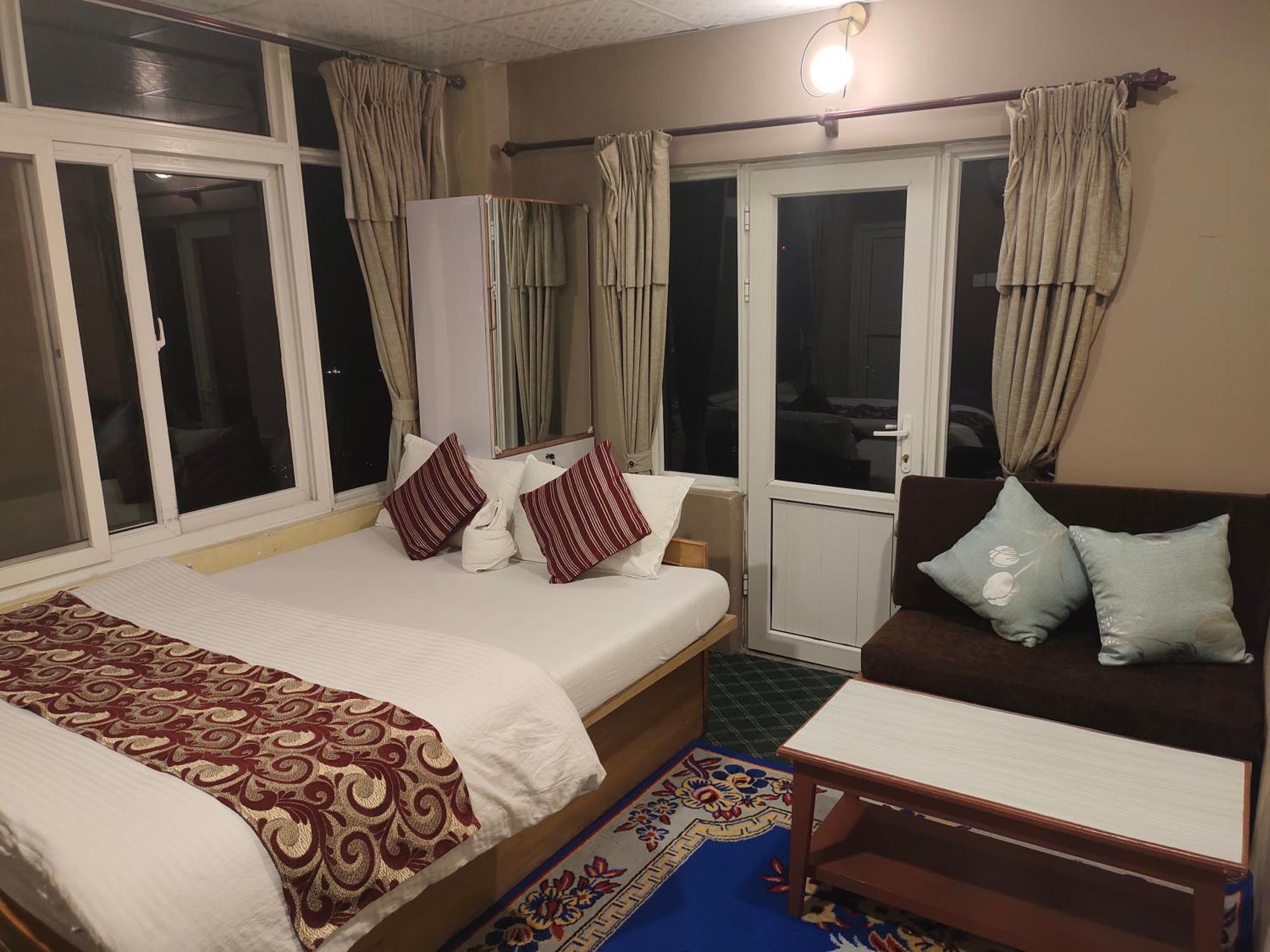 Hotel High Ground Inn Sarangkot Покхара Экстерьер фото
